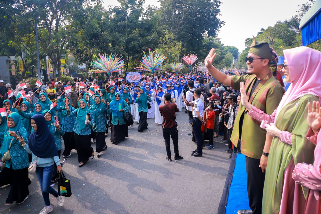 Hujan Tak Surutkan Antusiasme, Ribuan Warga Padati Pembukaan MTQ Pekanbaru 2025