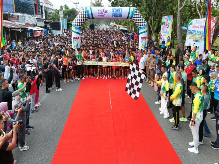 Diikuti Lebih Kurang 2.500 Peserta Bupati Kampar Lepas  Fun Run  Dalam Rangka HUT Kab. Kampar Ke-76 Tahun 2026