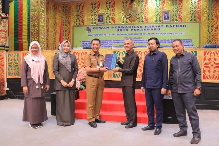DPRD Kota Pekanbaru Sahkan Perda Penyelenggaraan Administrasi Kependudukan