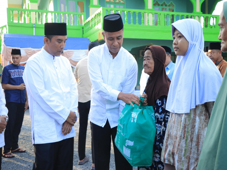 Bupati Kampar Pimpin Safari Ramadhan Pemkab Kampar Tim I di Desa Cinta Damai Tapung Hilir
