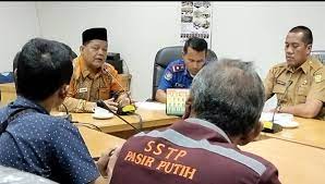 Langsung Menemui Puluhan Supir Truk Tambang Dan Lakukan Audiensi, Fahmil Mengajak Perusahaan Untuk Taat Mengurus Izin